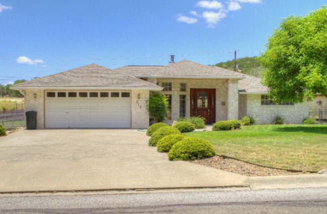 Custom executive style home design with stone and stucco exterior - Riverside Home Designs Kerrville TX - Riverside Home Designs Custom Home Portfolio