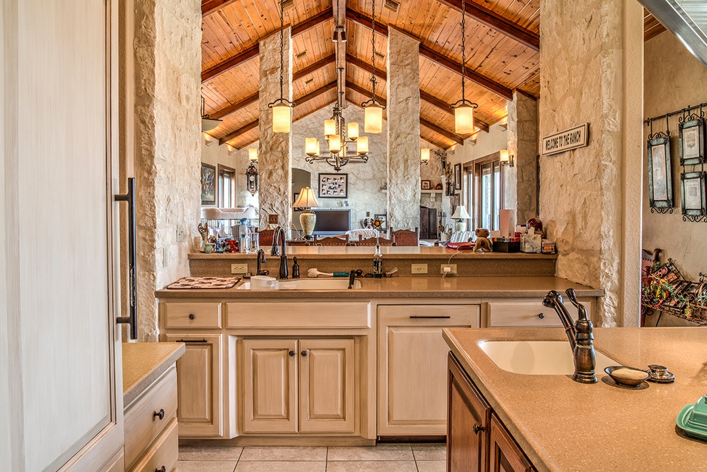 Open kitchen to great room in SIP framed home Kerrville custom design - Riverside Home Designs Custom Home Portfolio